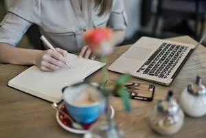 5 เหตุผลที่คุณต้องใช้บริการรับทำวิทยานิพนธ์